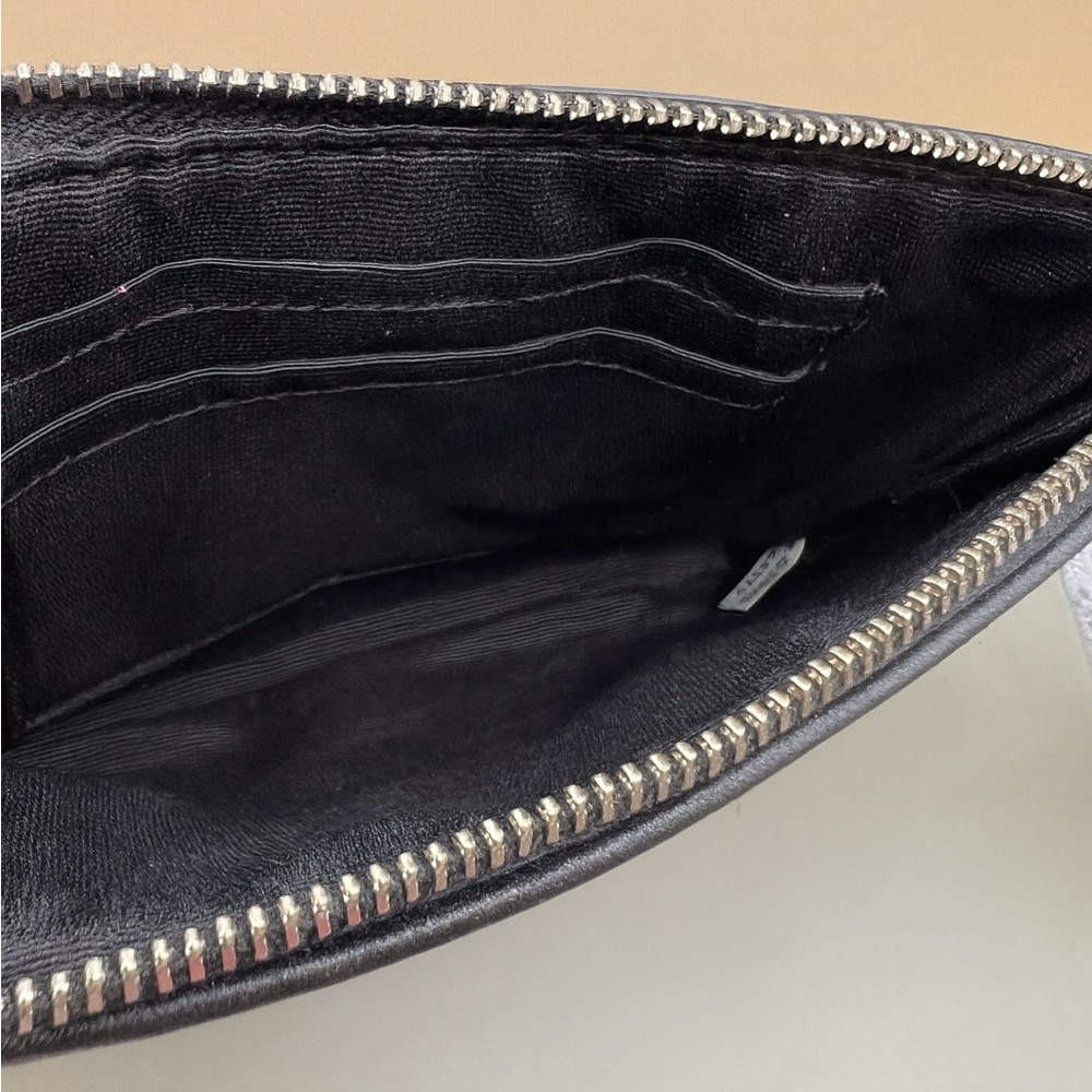 ✨ COACH Signature Corner Zip Wristlet – Classic & Timeless | EUC | MSRP $85 ✨ - Picture 10 of 10